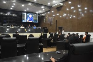 Estudantes da Funec aprimoram habilidades de oratória durante júri simulado na Câmara Municipal